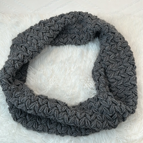 American Eagle Outfitters Infinity Scarf - Picture 5 of 6